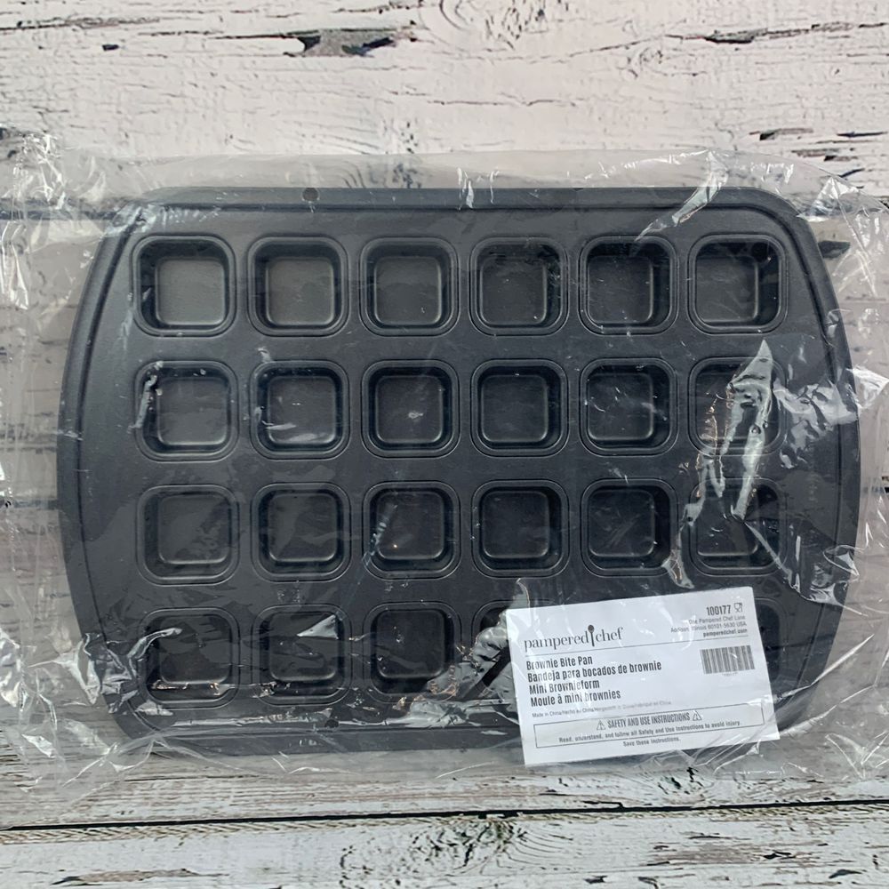 Pampered Chef Brownie Bite Pan #100177 - Nonstick 24-Cup Mini Brownie Pan - NEW